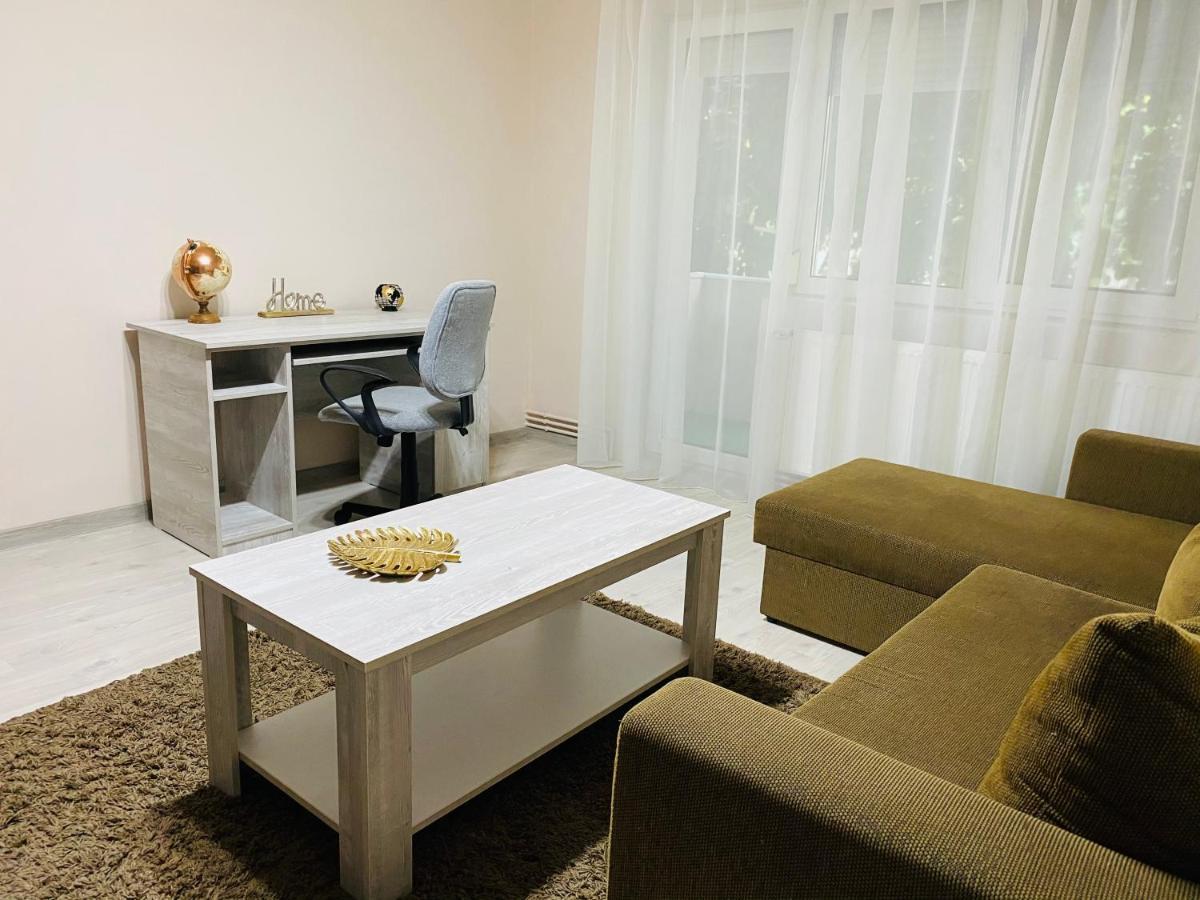 Sellada Apartament - Free Private Parking,Ac,Wi-Fi Carei Exterior photo