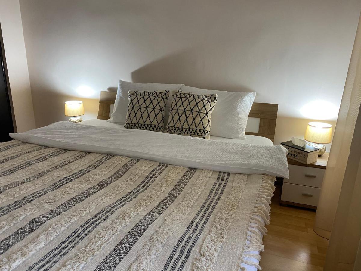Sellada Apartament - Free Private Parking,Ac,Wi-Fi Carei Exterior photo