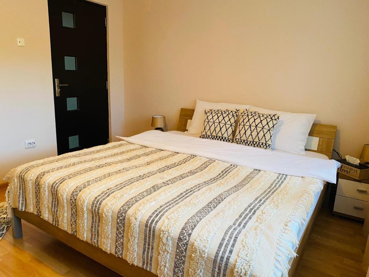 Sellada Apartament - Free Private Parking,Ac,Wi-Fi Carei Exterior photo