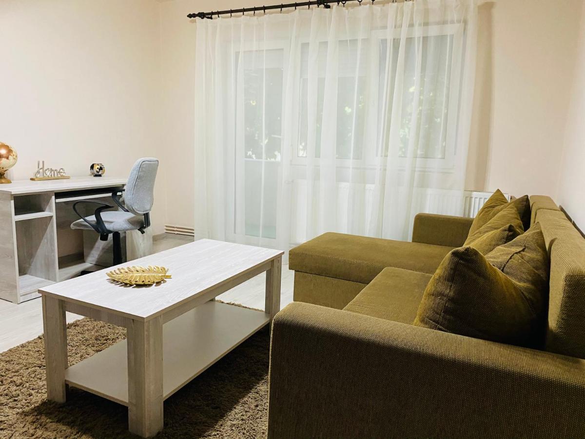 Sellada Apartament - Free Private Parking,Ac,Wi-Fi Carei Exterior photo